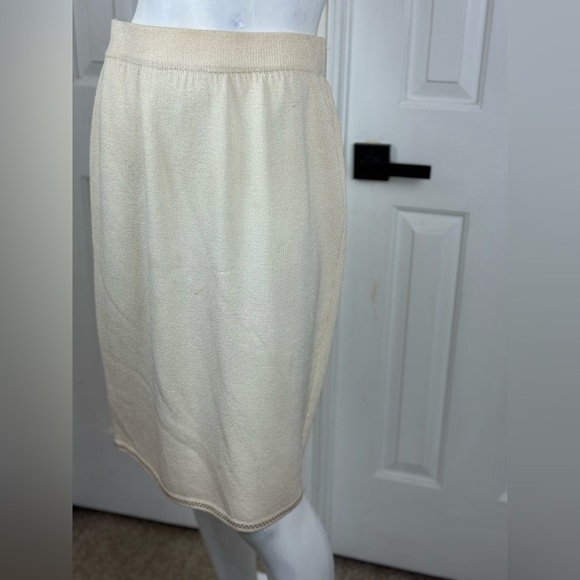 St. John Cream Asymmetrical Midi Pencil Skirt Size 8. D32 - Picture 4 of 9